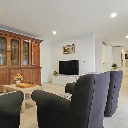 بيت للعطل Exquisite Mit Privatpool, Bbq, Kicker Und Bad En