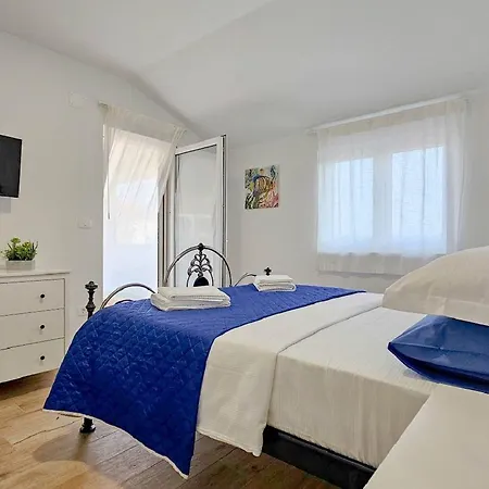 بيت للعطل Exquisite Mit Privatpool, Bbq, Kicker Und Bad En
