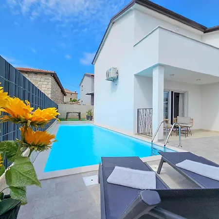 Exquisite Mit Privatpool, Bbq, Kicker Und Bad En *