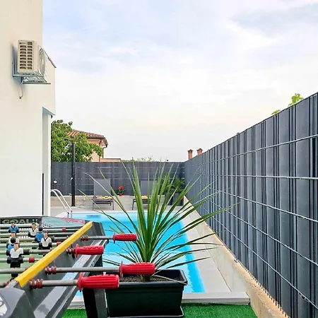 بيت للعطل Exquisite Mit Privatpool, Bbq, Kicker Und Bad En *