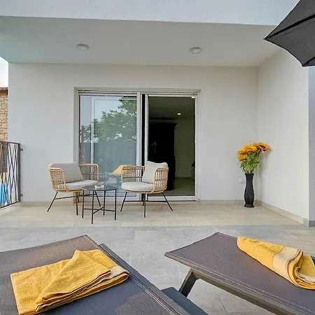 Exquisite Mit Privatpool, Bbq, Kicker Und Bad En * Fiorini