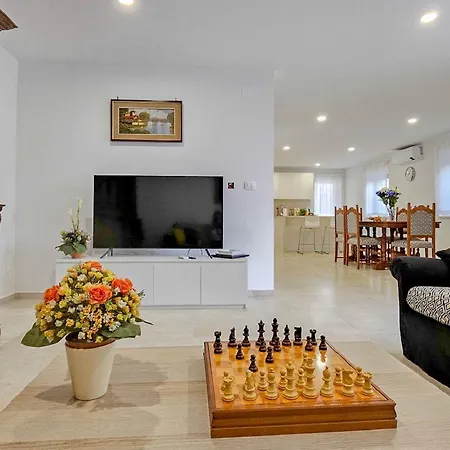 Exquisite Mit Privatpool, Bbq, Kicker Und Bad En بيت للعطل Fiorini
