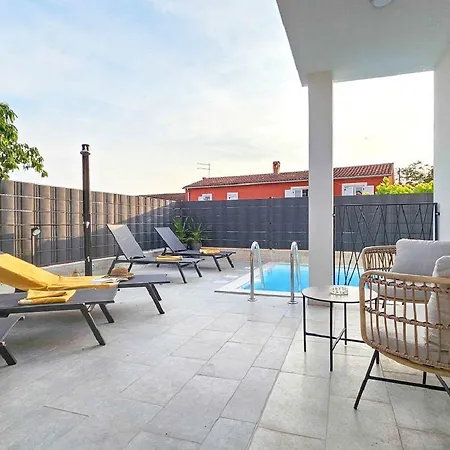 بيت للعطل Exquisite Mit Privatpool, Bbq, Kicker Und Bad En Fiorini