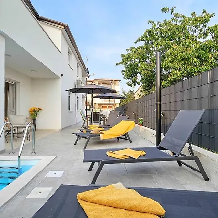بيت للعطل Exquisite Mit Privatpool, Bbq, Kicker Und Bad En *