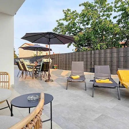 بيت للعطل Exquisite Mit Privatpool, Bbq, Kicker Und Bad En Fiorini